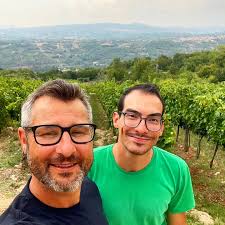 Visiting our good friends @donnaelvirauk in Campania, Southern Italy.  "Campania" is derived from Latin; the Romans knew the region as Campania  felix ("fertile countryside" or "happy countryside"). Apt as the region is