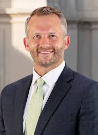 James Caress, Esq., Abogado — Abogado Litigante en Arash Law