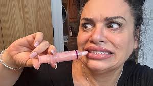 Amazon.com : Plump & Pout Lip Plumping Lipgloss by Beauty Creations  (Mystery) : Beauty & Personal Care