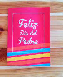 En el día del padre los que tenemos la dicha y felicidad de haber podido contar con esa persona en nuestra vida, tenemos la frases y pensamientos en los que inspirarse o para copiar y pegar en cualquier medio y hacerle llegar nuestro amor, en el día de los padres o en cualquier otra fecha. 5 Modelos De Tarjetas Para Felicitar A Papa Descargables