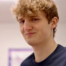 📷 These photos by Malinee '25 capture that Friday feeling! We're all  definitely pondering the weekend. 🕶