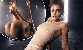 Taylor hill nude