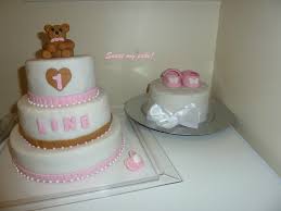 Mais un gâteau d'anniversaire tellement incroyable qu'il fait briller les yeux et laisse les invités bouche bée, voilà une idée séduisante pour. Gateau Anniversaire Bebe Fille 1 An Collection De Gateaux