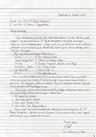 Pasalnya, kertas folio bergaris akan memudahkan kamu dalam alangkah lebih baik bila surat lamaran ditulis dengan menggunakan huruf tegak bersambung. Surat Lamaran Kerja Tegak Bersambung