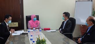 Setiausaha kerajaan negeri melaka bergambar bersama warga kerja pejabat tyt tyt melaka for more information and source, see on this link : Courtesy Visit To Datuk Salhah Binti Salleh Timbalan Setiausaha Kerajaan Negeri Melaka Pembangunan Rehda