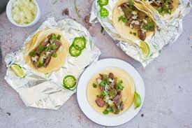 Estos tacos se sirven con una salsa de jitomate y col picada. 21 Recetas De Tacos Deliciosas Y Faciles