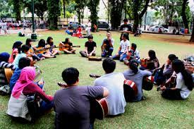 Mewarnai taman bunga iman pinterest via pinterest.com. Kgg Belajar Gitar Bersama Di Taman Publik My Music