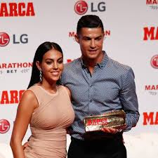 Последние твиты от georgina rodríguez (@georginajaca). Cristano Ronaldo Georgina Rodriguez Streut Spekulation Um Hochzeit