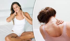 Your top knee will pull down on your back and can cause pain. This Sleeping Position Will Ward Off Lower Back Pain Express Co Uk