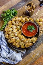 There's always wine when hosting an italian theme party! Tortellini Party Snacks Easy Appetizers Confetti Bliss