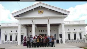 Balai desa binangun ini,dipergunakan untuk balai warga,kumpulan,karang taruna ,kantor kepala desa dan lainnya. Gambar Balai Desa