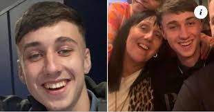 Doreen Layton's Instagram, Twitter & Facebook