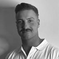 Nic Roberts's Instagram, Twitter & Facebook