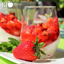 Tartare De Fraises A La Panna Cotta Le Blog Recettes Des Paniers Bio Panier Bio Fruits Et Legumes Bio Panier De Fruits