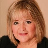 Carolyn Mcelroy's Instagram, Twitter & Facebook