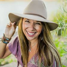 Natalie Magee's Instagram, Twitter & Facebook