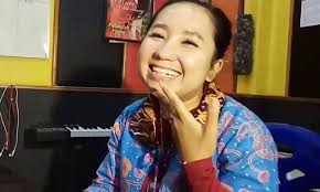 Upiak tak tun tuang remixdj roth fkm teamversion 2o2o° подробнее. Lucinta Luna Bikin Heboh Lagi Hina Wajah Artis Ini Dengan Sebutan Jelek Makassar Terkini