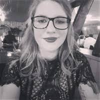 Elizabeth Behling's Instagram, Twitter & Facebook