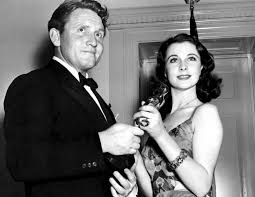 85 Years Of Oscar Winners Fun Fashion Best Actress Oscar Vivien Leigh Oscar Winners