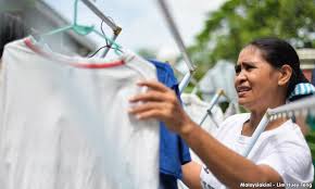 Satu lagi sistem permohonan atas talian/ online diperkenalkan kepada rakyat malaysia susulan pengumuman bajet 2018. Malaysiakini Cara Baru Mohon Permit Pembantu Rumah Mulai 1 Jan