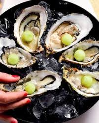 Nel frattempo, sgusciate le ostriche, conservando il loro liquore (i succhi) nei gusci. 100 Idee Su Ostriche Ostriche Ricette Molluschi