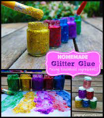 Es kann dann wieder verwertet werden. Homemade Glitter Glue