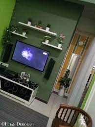 Meski rumah berukuran kecil, kamu masih bisa kok menambahkan rak bunga sebagai dekorasi ruangan dan halaman. Dekorasi Ruang Tamu Rumah Teres Kos Rendah Home Desaign