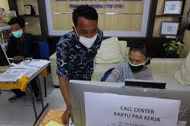 Jumlah ini lebih sedikit dibandingkan dengan gelombang. Kartu Prakerja Gelombang 17 Dibuka Hari Ini Pukul 12 00 Wib Simak Cara Daftarnya