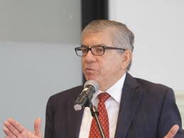 El rector de la universidad de los andes, alejandro gaviria, es pretendido hoy por prácticamente todos los políticos alternativos del país. Gaviria