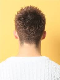 バーバーツーブロック ソフトモヒカン メンズヘアスタイル ベリーショート メンズヘアカット ヘアスタイル メンズ 40代