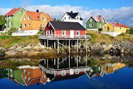 Vi har blant annet norges største kunstsamling av nordnorske malerier fra perioden rundt forrige århundreskifte. Henningsvaer Norway Things To Do In Henningsvaer Switchback Travel