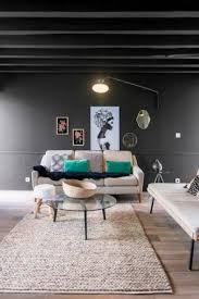 Des Poutres Peintes En Noir Pour Un Salon De Caractere Salon Contemporain Deco Salon Decoration Maison
