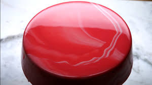 To make the mirror glaze soak the gelatine leaves in cold water while you heat up the curd and lemon juice in a small pan. Roter Mirror Glaze Kuchen Youtube