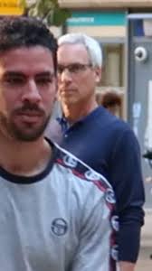 À 70 ans il fouille les poubelles pour se nourrir 😢