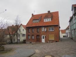 Unter mietkauf versteht man einen immobilienkauf, bei dem der mieter das von ihm bewohnte haus oder die wohnung nach einer bestimmten frist kaufen kann. Haus Zum Verkauf 33039 Nordrhein Westfalen Nieheim Mapio Net