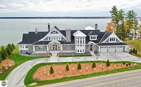 10860 Bluff Rd Traverse City Mi 49686 Mls 1873892 Zillow Traverse City New Builds Hardscape