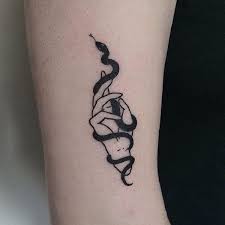 Simplistic And Elegant Tattoos Snake Simple Simplistic Tattoos Tattoos Hand Tattoos