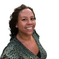 Stephanie Slee's Instagram, Twitter & Facebook