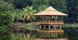 Bukan hanya tempat riadah, taman tasik seksyen 7 menyediakan pemandangan yang sangat indah waktu senja.dilengkapi dengan laluan jogging yang baik, kawasan ya. Taman Tasik Shah Alam Visit Selangor