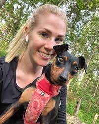 Nyutbildade IDhund Sally har varit på kattsök. Matte Rebecca berättar: "I  helgen sökte vi efter en innekatt som smitit ut dagen innan och Sally  markerade tydligt mot en grannes uteplats. Vi ringde