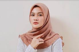 Henny sendiri merupakan mantan istri sahabat alvin, zikri daulay. 63odjst5qnnvfm