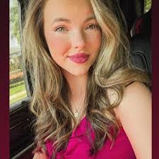 Amber Coldiron's Instagram, Twitter & Facebook