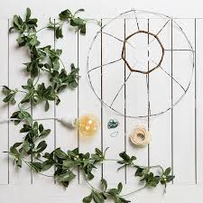 Abat jour fait main blanc casse avec pompons roses 100 lin. 4 Idees Pour Creer Des Suspensions Customisees Fait Maison Luminal Park