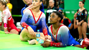 Четырехкратная олимпийская чемпионка по спортивной гимнастике американка симона байлз обняла россиянку ангелину мельникову. Seans Chernoj Magii S Nesostoyavshimsya Razoblacheniem Rio 2016 Livesport Ru