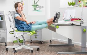 Der winner verbindet ein klassisches design, mit ergonomie und sicherheit wie kein anderer mitwachsender schreibtisch. Winner Der Moll Kinderschreibtisch Mit Allem Was Ein Kind Braucht