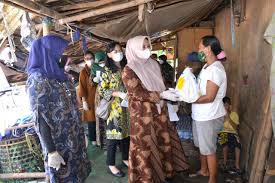 Mengawali karir dengan bergabung di bank ekspor impor indonesia / bank exim pada tahun 1969 sebagai pegawai pimpinan dan menjabat kepala cabang di beberapa daerah di indonesia, hingga menjabat sebagai kepala biro. Bekerjasama Dengan Bank Mandiri Pengurus Daerah Jalasenastri Armada I Bagikan Sembako Dan Tali Kasih Kongkrit Com