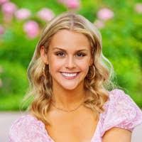 Emma Rincon's Instagram, Twitter & Facebook