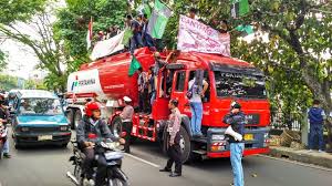 We did not find results for: Puluhan Tahun Sopir Mobil Tangki Pertamina Berstatus Karyawan Kontrak Okezone Economy