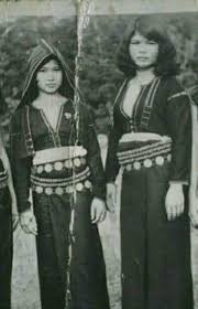 Pakaian tradisional kadazan dusun, sabah juga sesuai memakai tonggolok di kepala dari reka bentuk yang sesuai seperti dalam gambar. Pulau Dayak Pakaian Tradisi Suku Dusun Liwan Tambunan Facebook