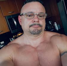 Mike Robért (@thegeekwithmuscles) • Instagram photos and videos